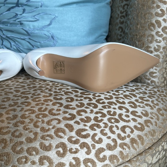 NWT Jacobies white faux leather stiletto ankle booties with back zip - Picture 6 of 11